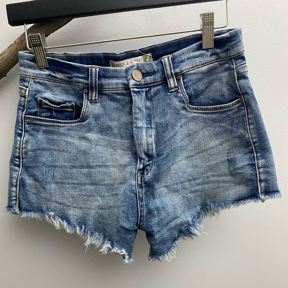 Chelsea & Violet denim shorts // size 27